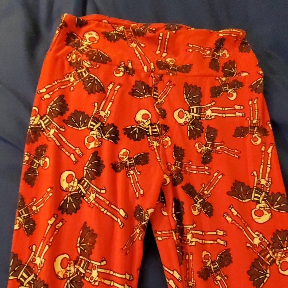 Spooky Lularoe skeletons w/wings leggings!